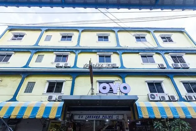 OYO 2097 Hotel Laksana Inn - Dış Mekan