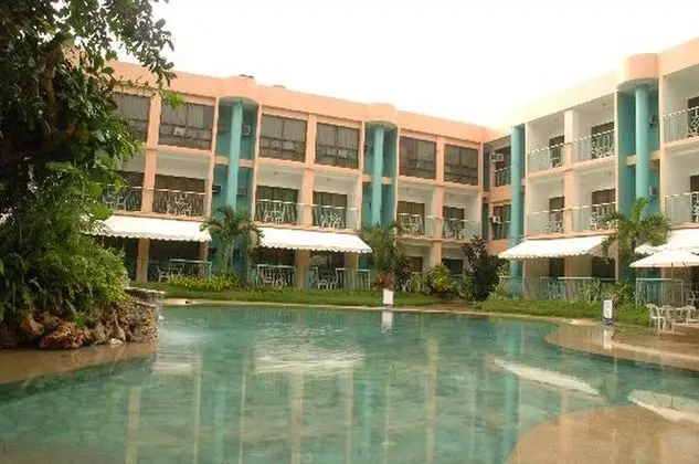 OYO 210 Apple Tree Suites - Havuz