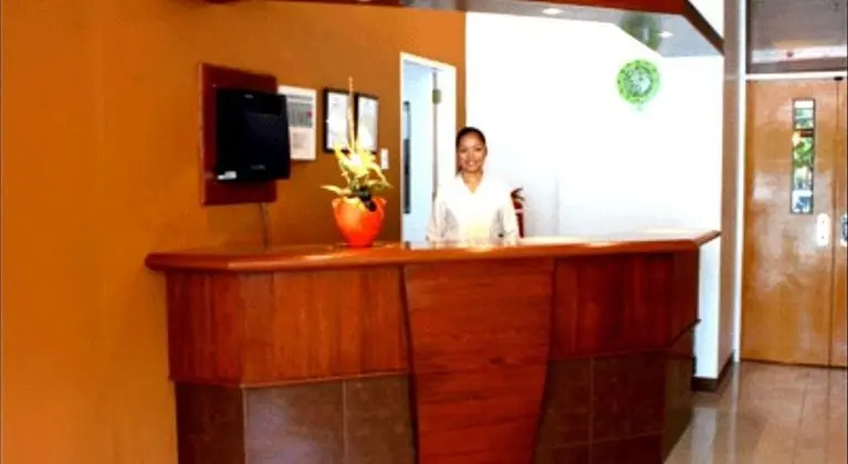 OYO 210 Apple Tree Suites - Lobi