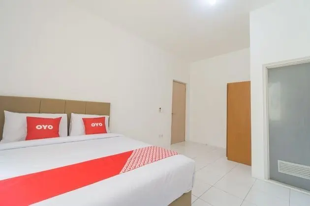 OYO 2110 Rotterdam Guest House Syariah - Oda
