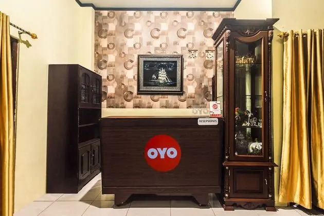 OYO 2165 Alyah Guest House Syariah - Lobi