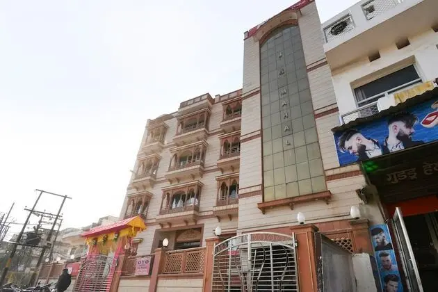 OYO 22043 Jk Mahal