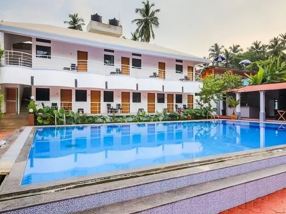 OYO 22056 Arambol Plaza Beach Resort - Havuz