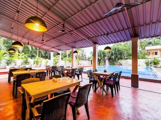 OYO 22056 Arambol Plaza Beach Resort - Yerinde Yemek