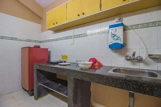 OYO 22067 Home Cozy 1BHK Near Carmona Beach - Yerinde Yemek