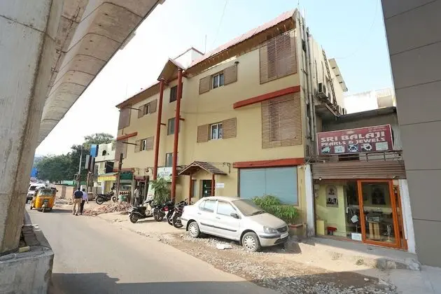 OYO 2207 Hotel Transit