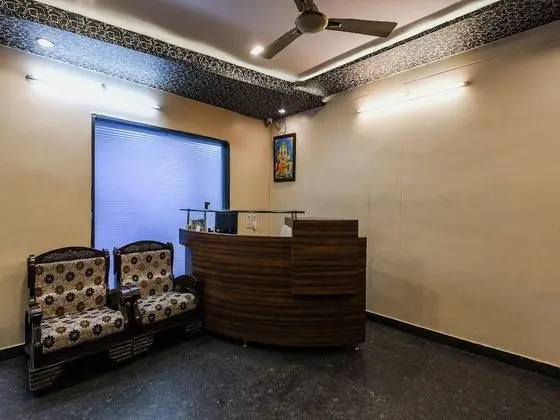 OYO 22116 Savera Inn Lodge - Lobi