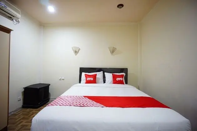 OYO 2217 Galaxy Hotel
