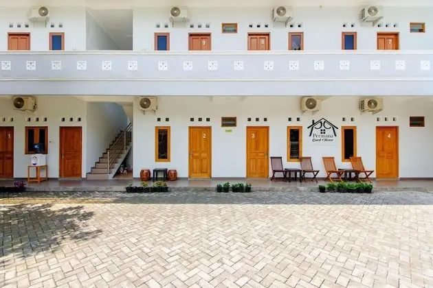 OYO 2217 Permana Guesthouse Syariah - Dış Mekan
