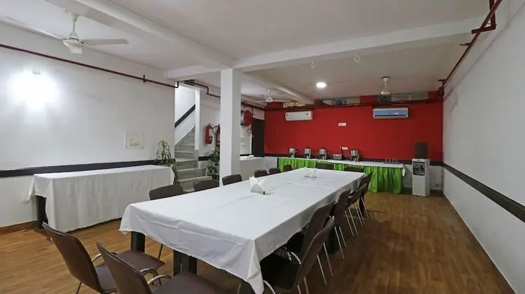 OYO 2227 Hotel Chalet - Yerinde Yemek