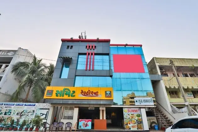OYO 22419 Hotel Summit