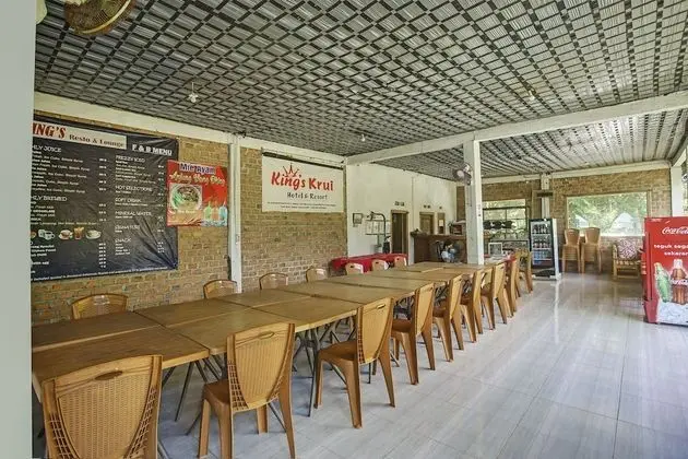 OYO 2246 Anjung Bang Oking Hotel - Yerinde Yemek