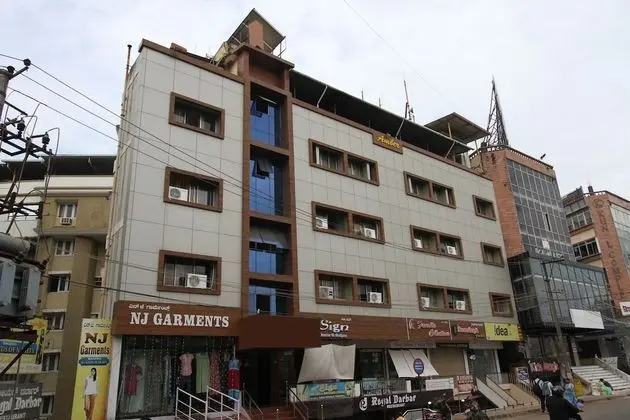 OYO 22503 Hotel Residency Gate