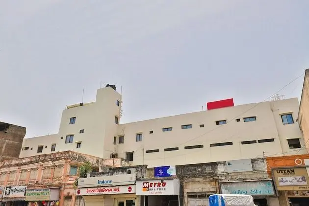 OYO 22551 Hotel Ssv