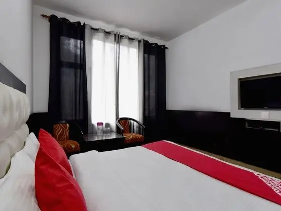 OYO 22664 Hotel Whispering River - Oda