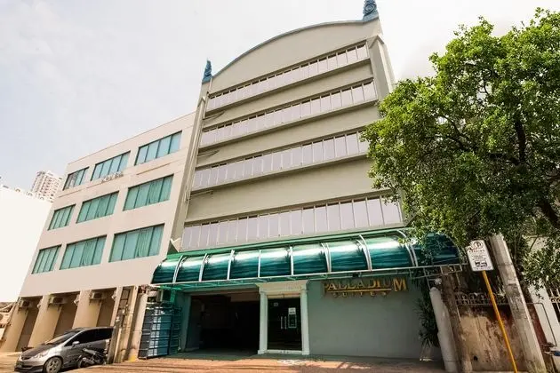OYO 227 Palladium Suites Hotel - Dış Mekan