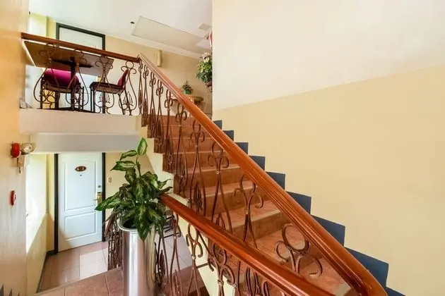 OYO 227 Palladium Suites Hotel - İç Mekan