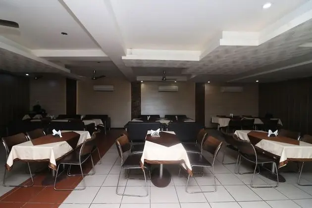 OYO 22826 Hotel Sheltear & Resturant - Yerinde Yemek