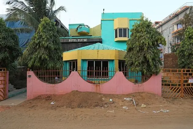 OYO 22892 Hotel Divine