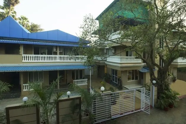 OYO 22919 Blue Roof Sea Side