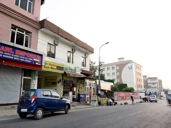 OYO 22932 Hotel Shiv Shanker