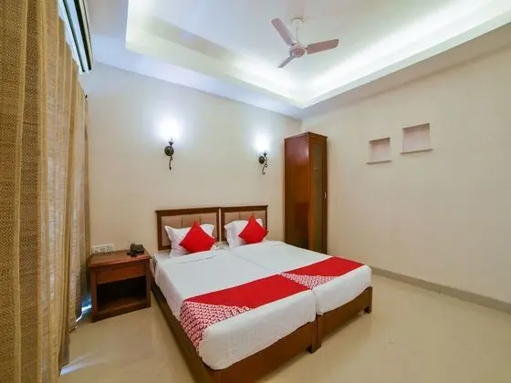 OYO 2294 Country Club Medchal