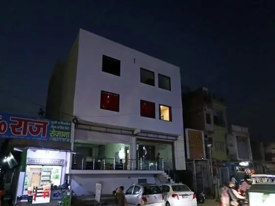 OYO 22979 Saffron Hotel
