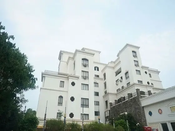 OYO 22997 Beverly Hills Hotel
