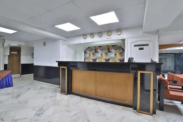 OYO 2308 Hotel Crown - Lobi