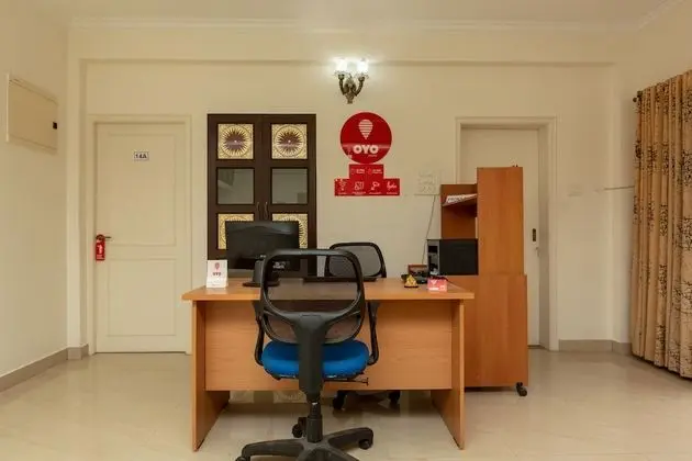 OYO 23202 Cute Orange Service Apartments - Lobi
