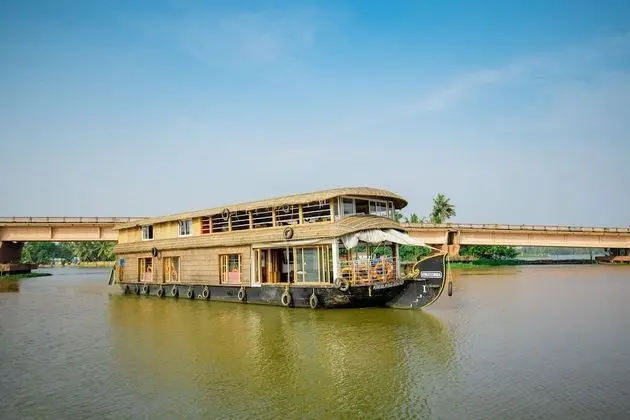 OYO 23231 KHBO Gold Sharing Houseboat