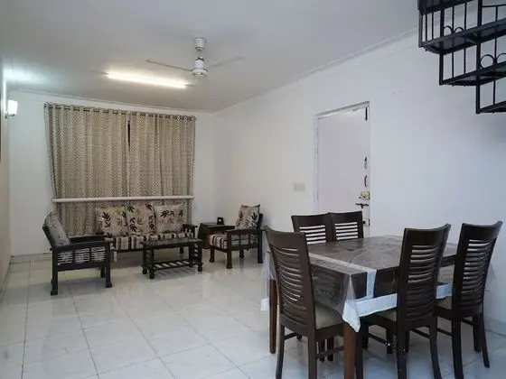 OYO 23239 10 Blossoms Service Apartments - Yerinde Yemek