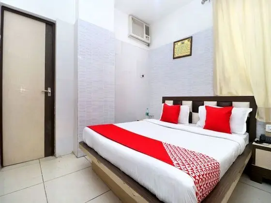 OYO 23357 Raj Tirath Niwas