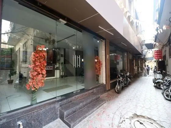 OYO 23357 Raj Tirath Niwas