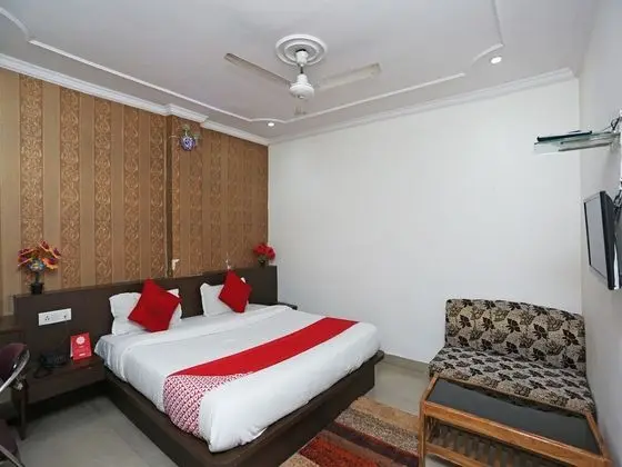 OYO 23428 Royal Regency