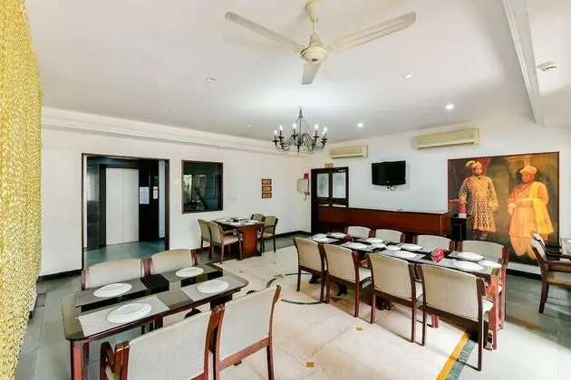 OYO 23587 M-star Heritage Hotel P Ltd - Yerinde Yemek