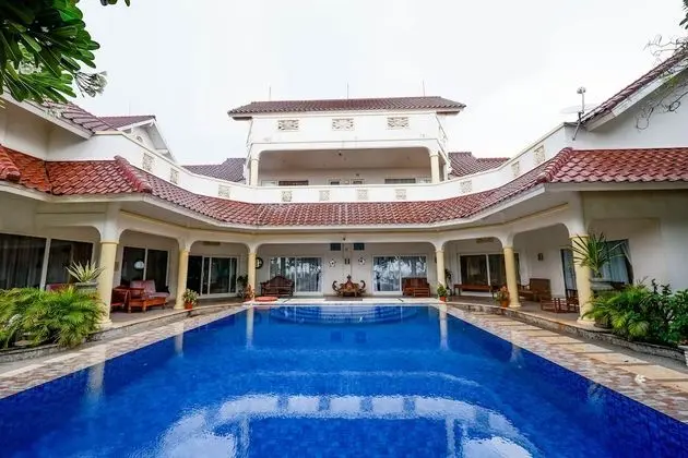 OYO 2359 Bayfront Karnadia - 1