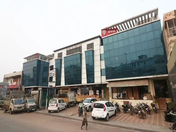 OYO 23595 Hotel Tajway Inn