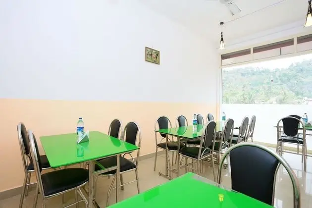 OYO 23756 Munnar Paradise, Irumupalam - Yerinde Yemek