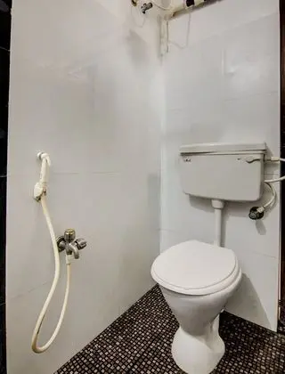 OYO 24044 Appledoor Service Apartment - Banyo Tipleri