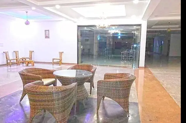 OYO 24081 Hotel Lata Palace & Resort - Lobi