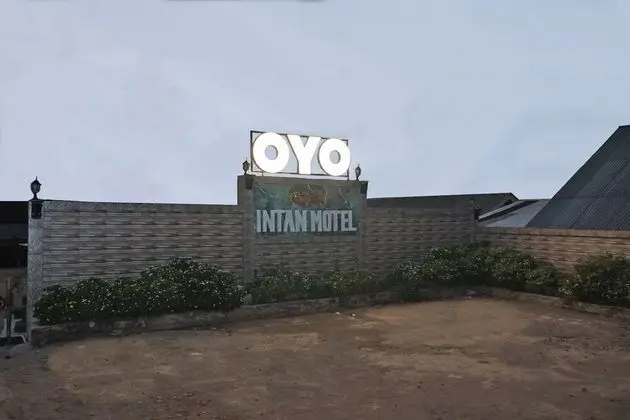 OYO 2410 Intan Hotel - 1