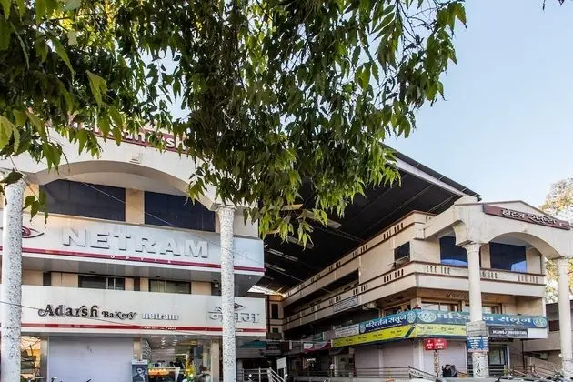 OYO 24109 Hotel Santushti