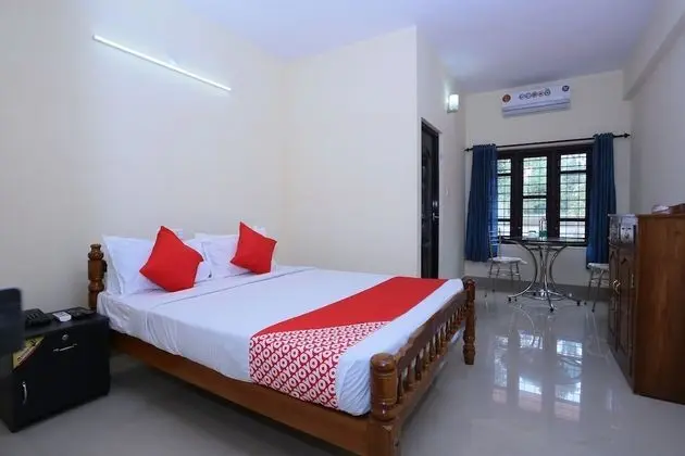 OYO 24129 Panackal Inn