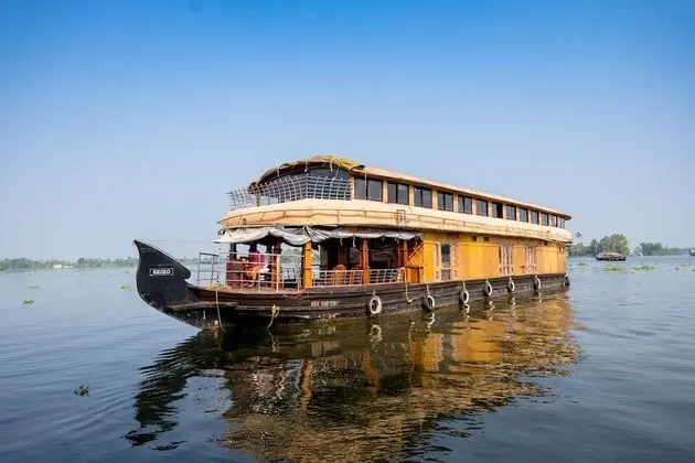OYO 24146 Houseboat Anugraha 6bhk