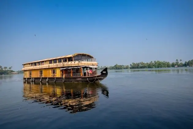 OYO 24146 Houseboat Anugraha 6bhk