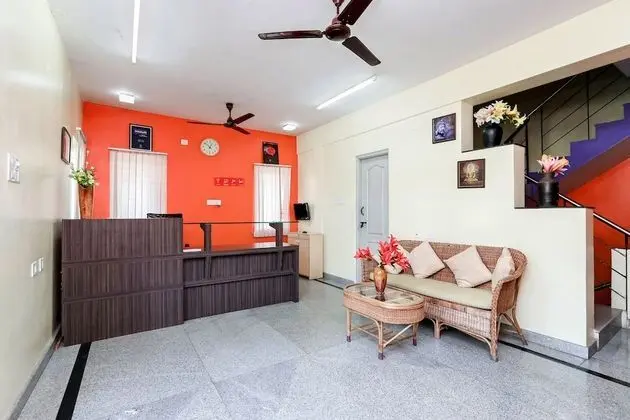 OYO 24195 Jasmine Suites - Lobi
