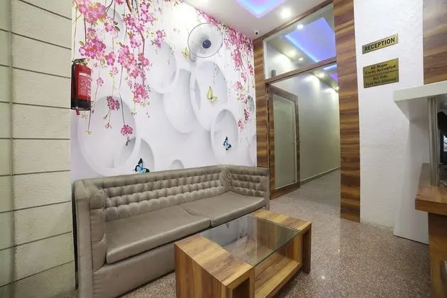OYO 24220 HOTEL JAI AMBAY INTERNATIONAL - Lobi