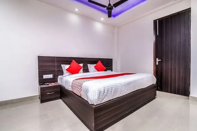 OYO 24236 Q Hotel - Öne Çıkan Resim
