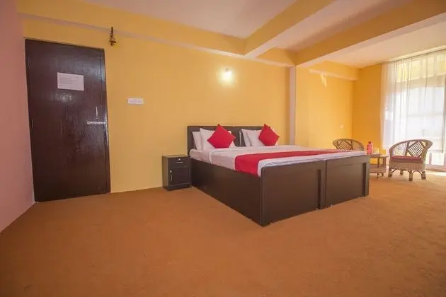 OYO 24247 Hotel Everest Mansion